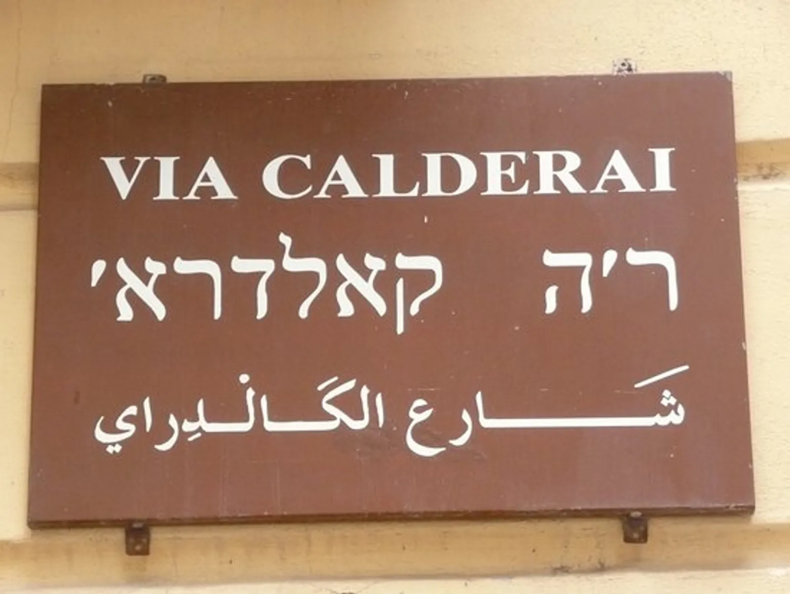 The trilingual Via Calderai street sign